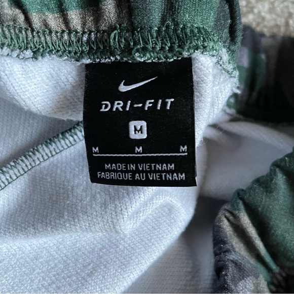 Nike Icon Clash Dri-Fit 7/8 Jogger Pants Women's Sz M In Green Camo - Picture 7 of 9